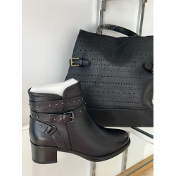 BOTÍN NEGRO TACHAS MANLISA